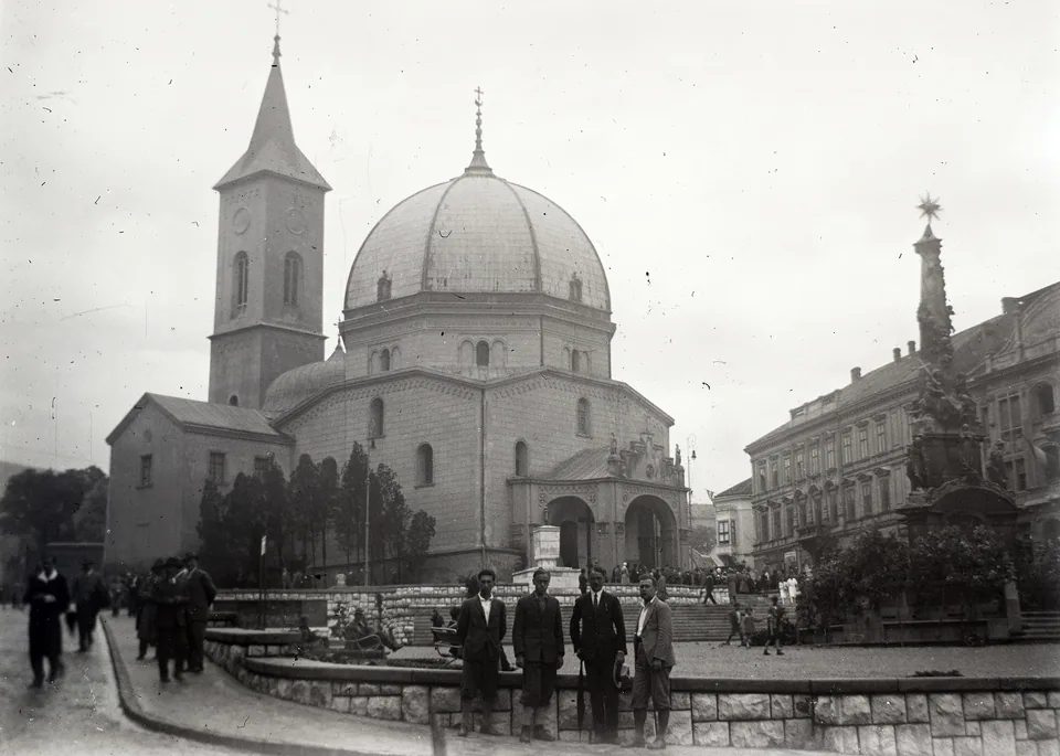 A pécsi főtéren álló dzsámi 1931-ben