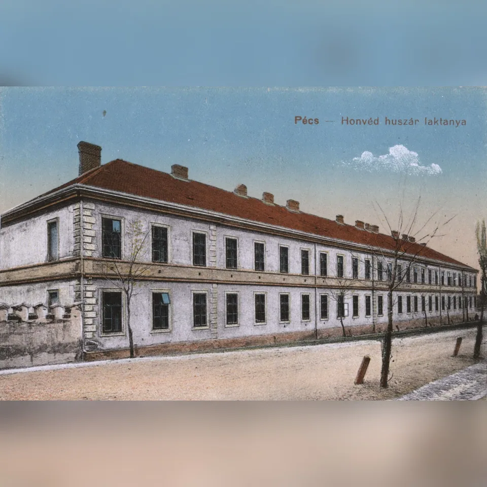 A pécsi huszárlaktanya az 1920-as években a Szigeti úton