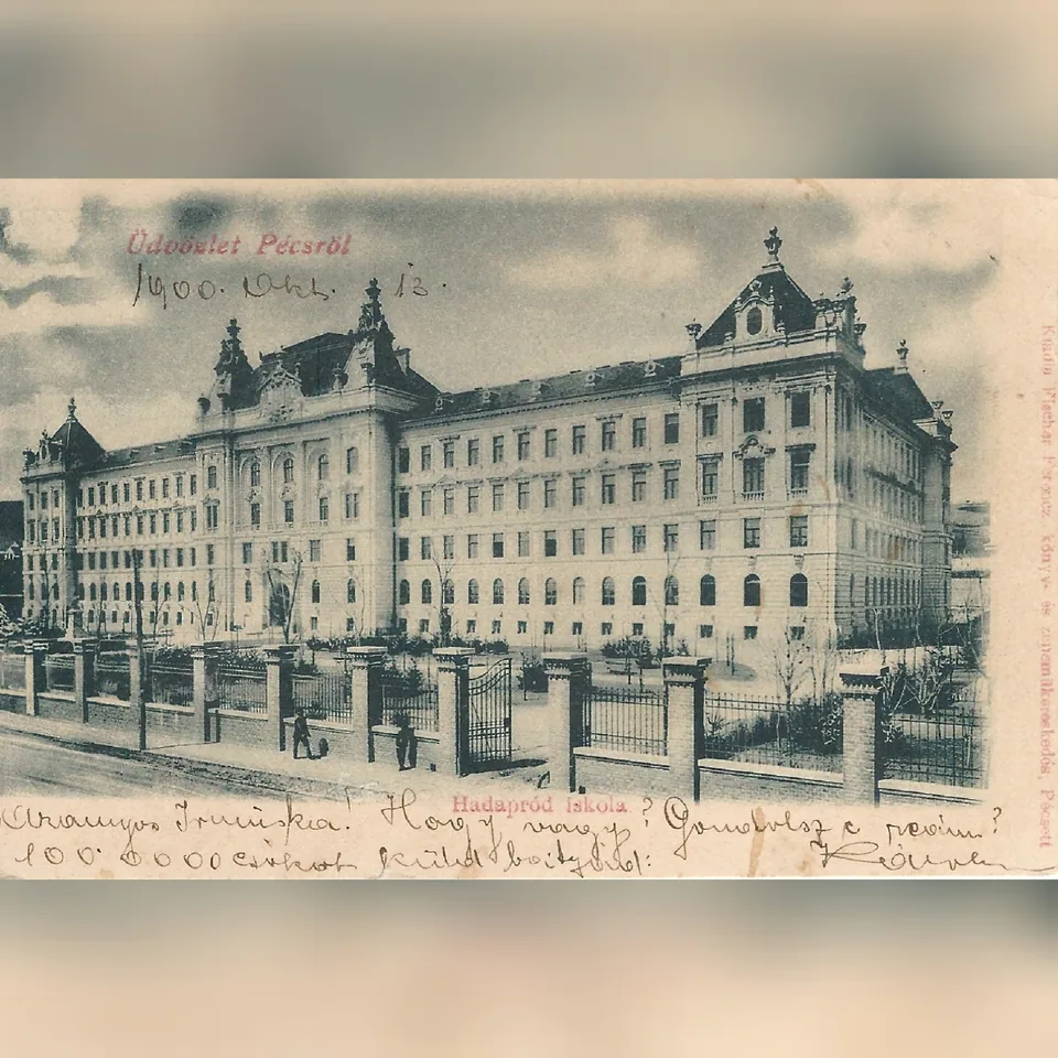 A pécsi hadapródiskola épülete 1900 körül, korabeli képeslapon