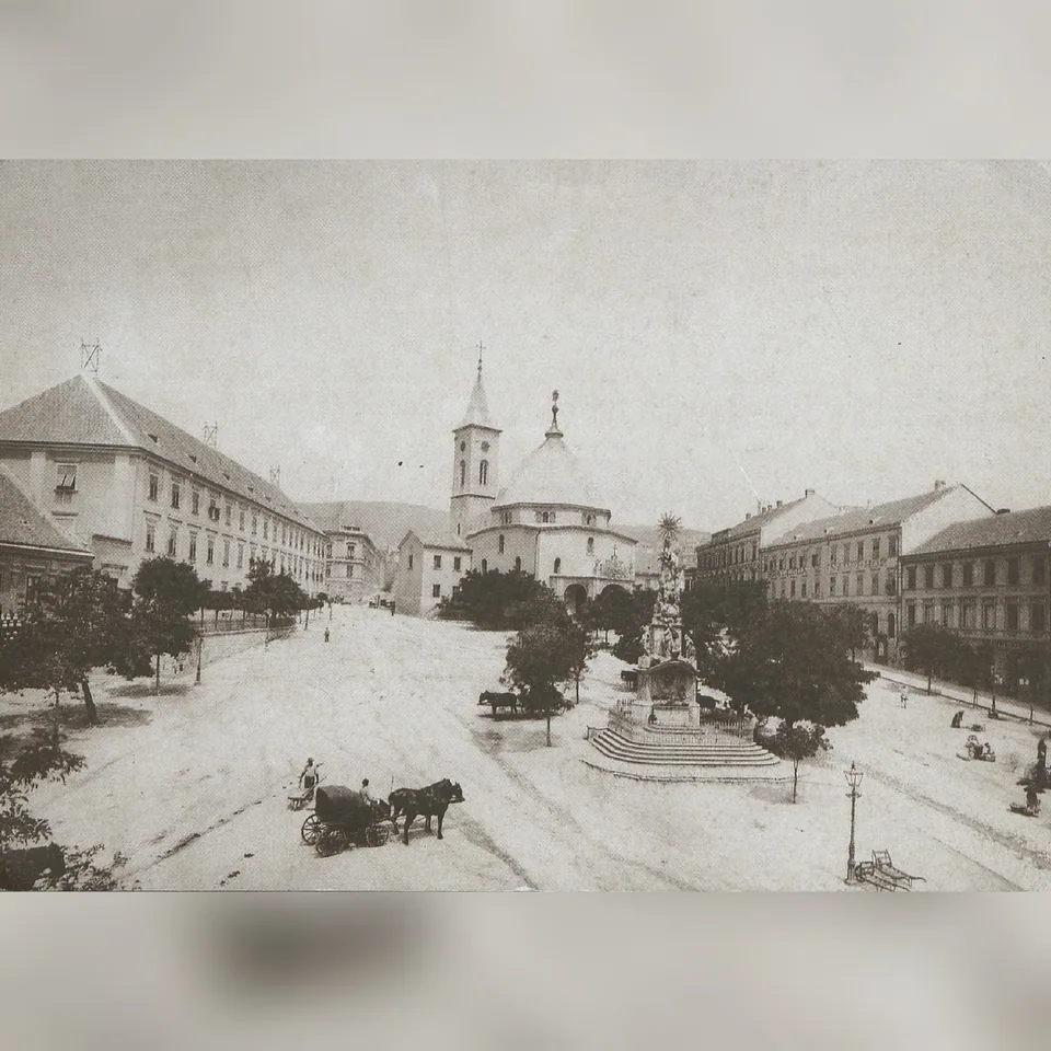 A pécsi Széchenyi tér a 19. század végén