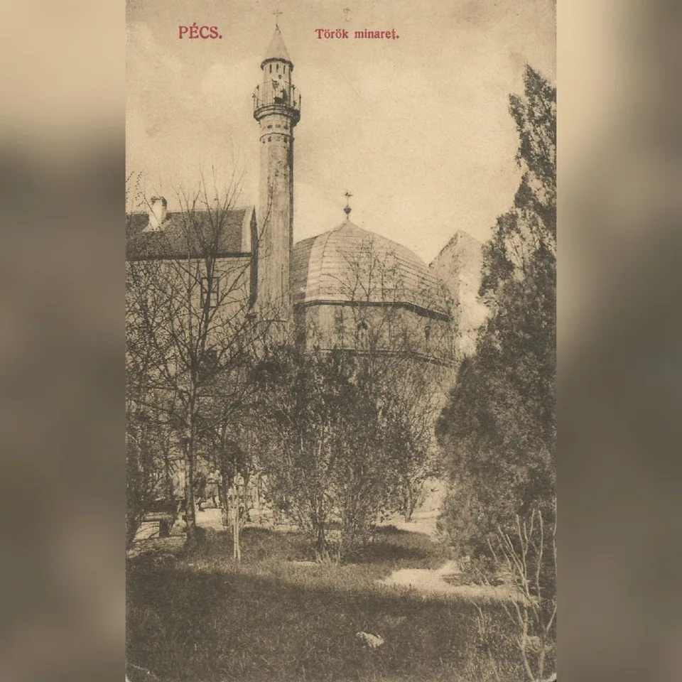 Jakováli Hasszán pasa dzsámija a minarettel Pécsett, egy 1917-ben kitöltött képeslapon