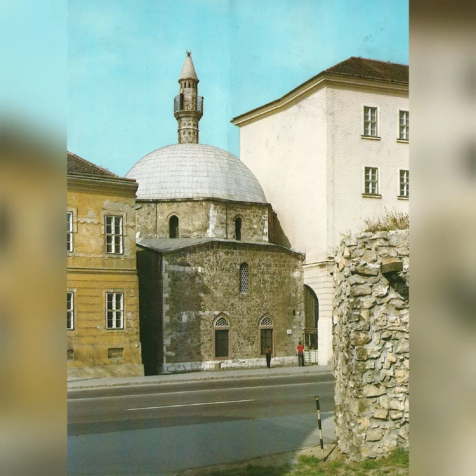 Jakováli Hasszán pasa dzsámija a minarettel Pécsett, 1986 körüli képeslapon
