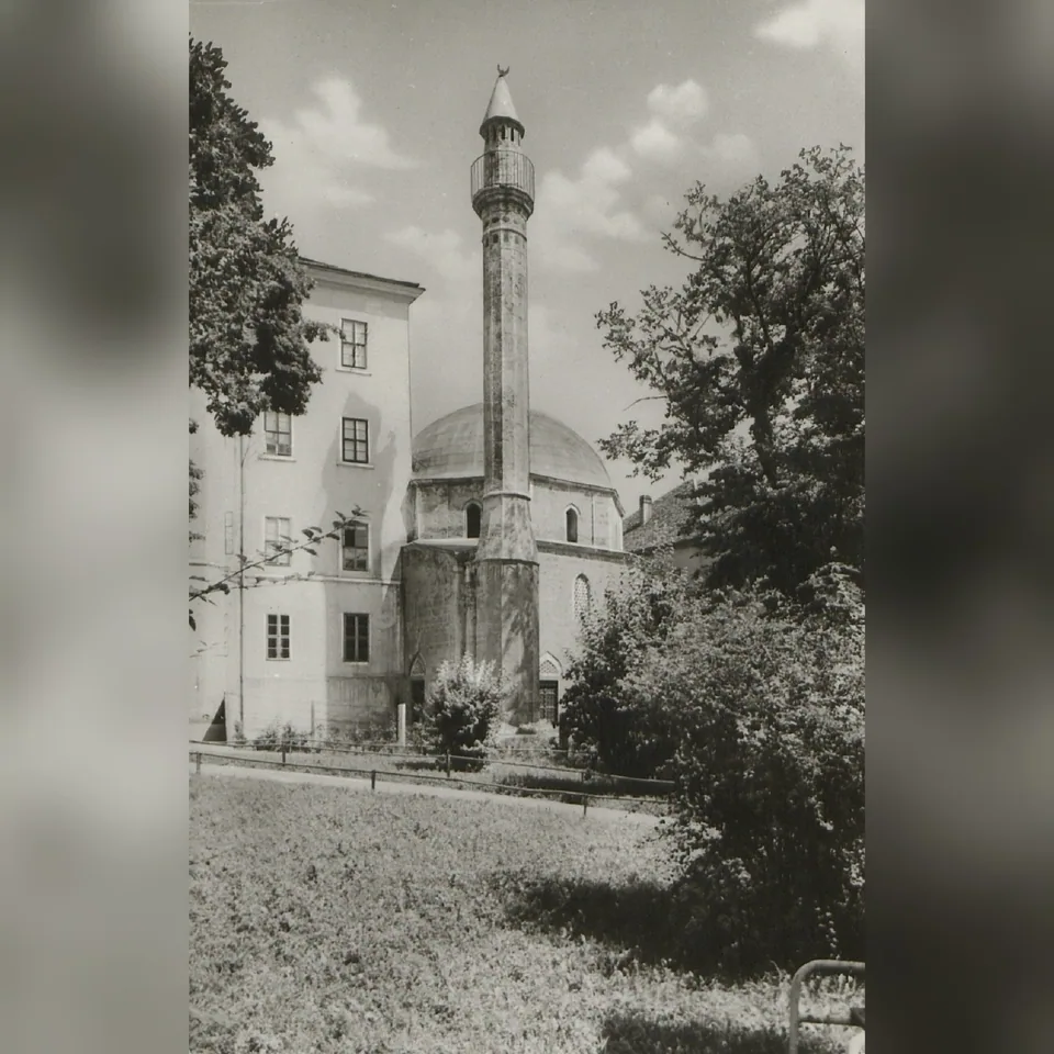 Jakováli Hasszán pasa dzsámija a minarettel Pécsett, 1965 körül