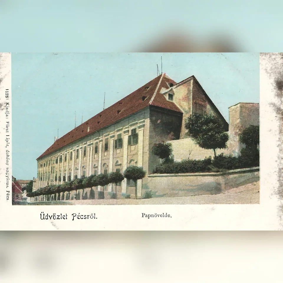 A pécsi Papnevelde épülete az első világháború előtti időszakban