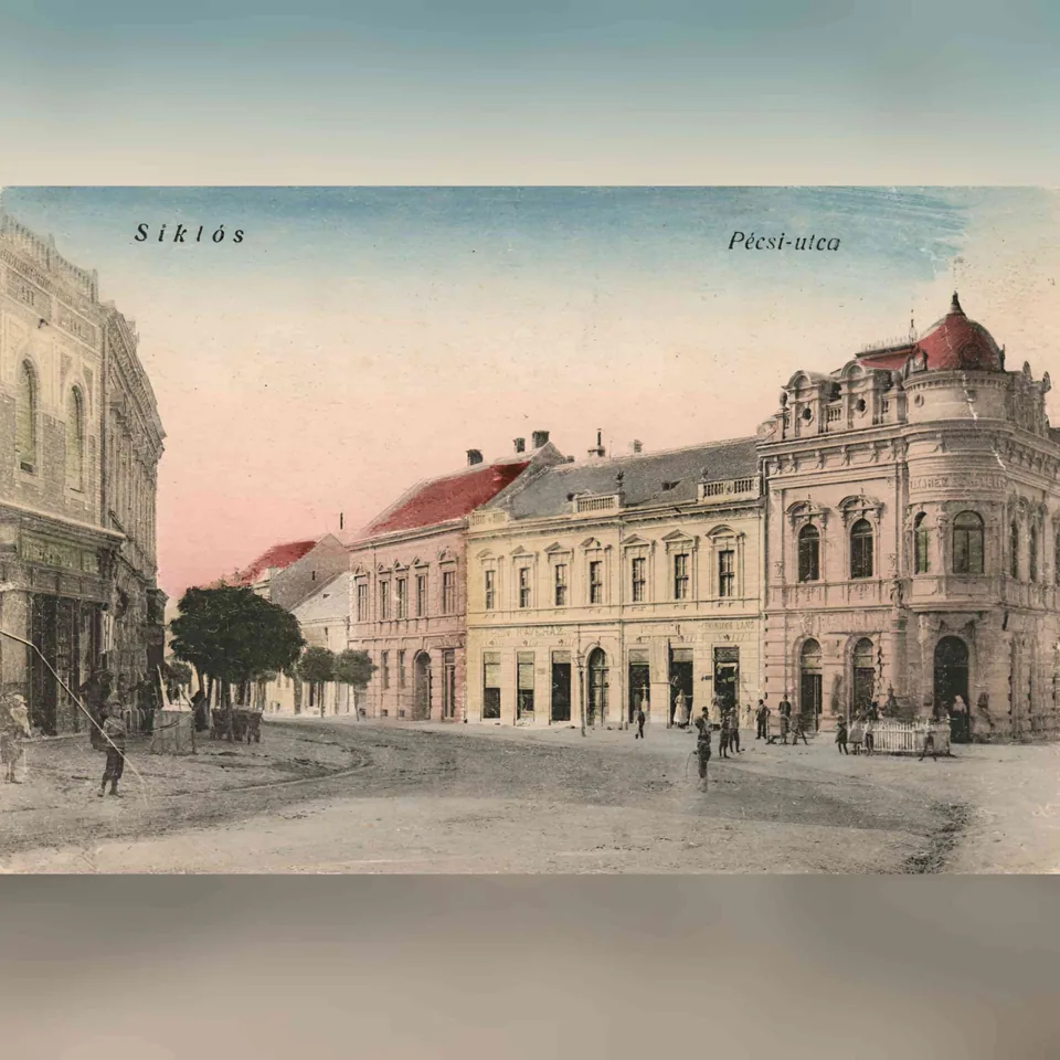 Siklósi városrészlet a Pécsi utcával egy első világháború előtti képeslapon